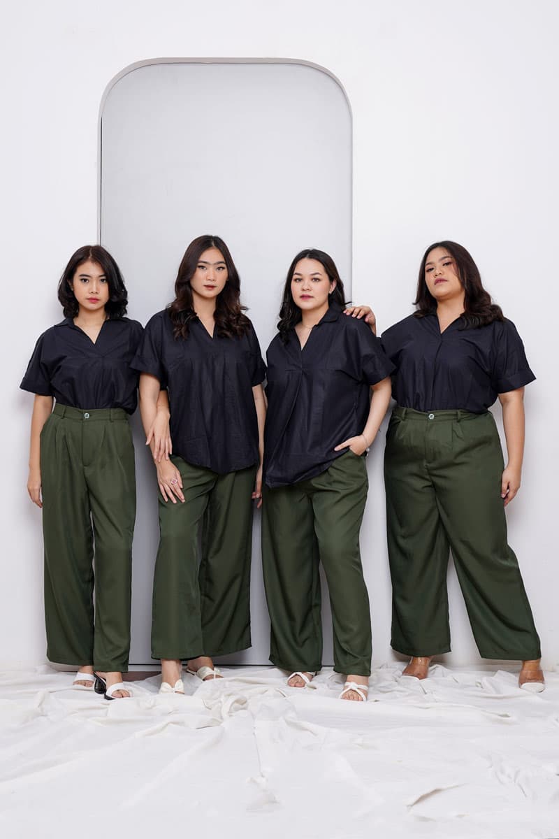 Kemeja Katun Twist Neck (Size M-L)