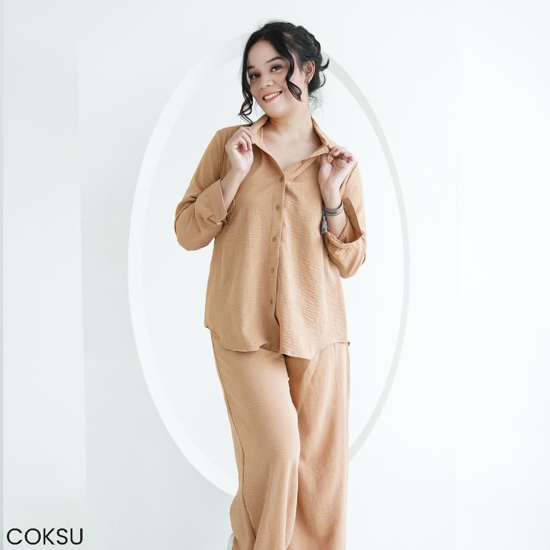 Kemeja Oversized Airflow Clover