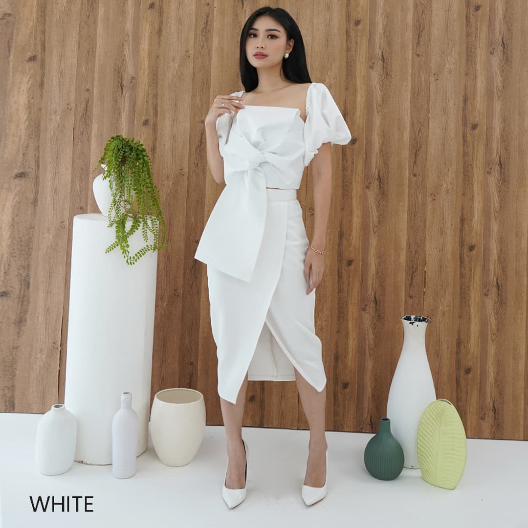 Atasan Lengan Puff Satin Patricia