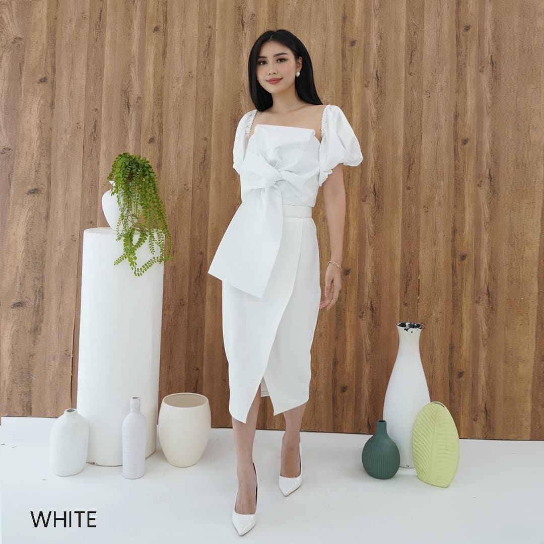 Atasan Lengan Puff Satin Patricia