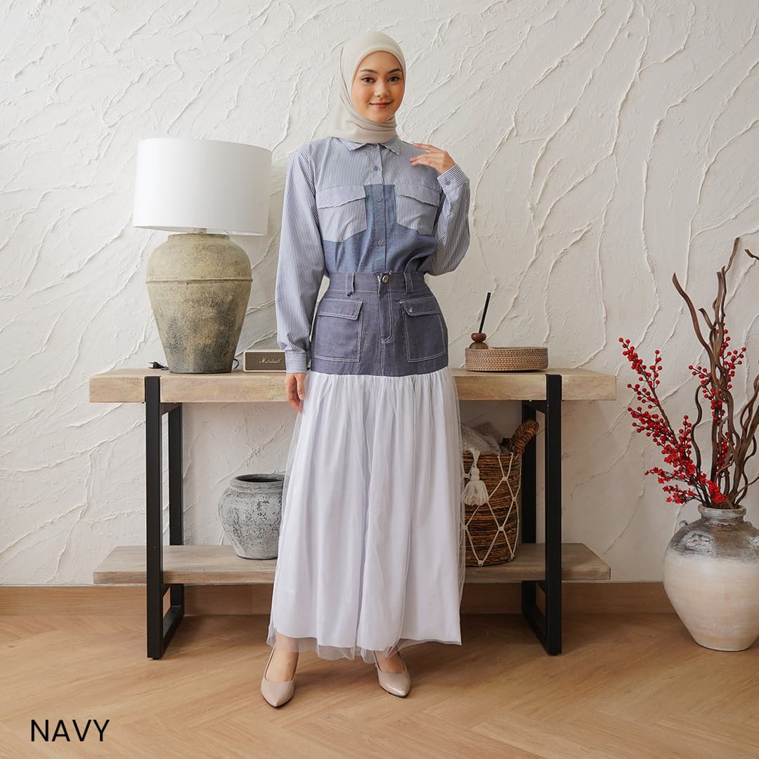Kemeja Garis Oversized Kombinasi Denim Yoki