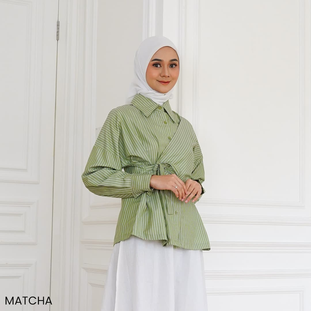 Kemeja Garis Lengan Panjang Clara
